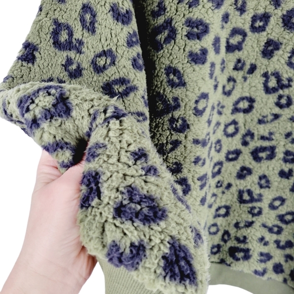 Workshop green and black leopard print plush sweater Size 2X - Picture 5 of 10